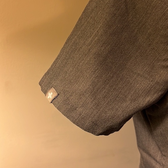 FIGS Scrub Top Women XS Technical Collection Shirt grayish white Stretch - Picture 4 of 8